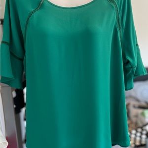 Green detail Women’s flare shirt- sleeve shirt.